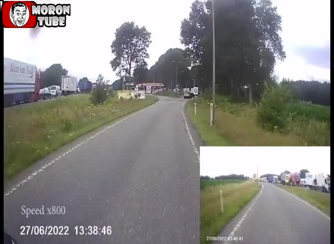 Video :Will this biker make it through the farmers' roadblock in the Netherlands?